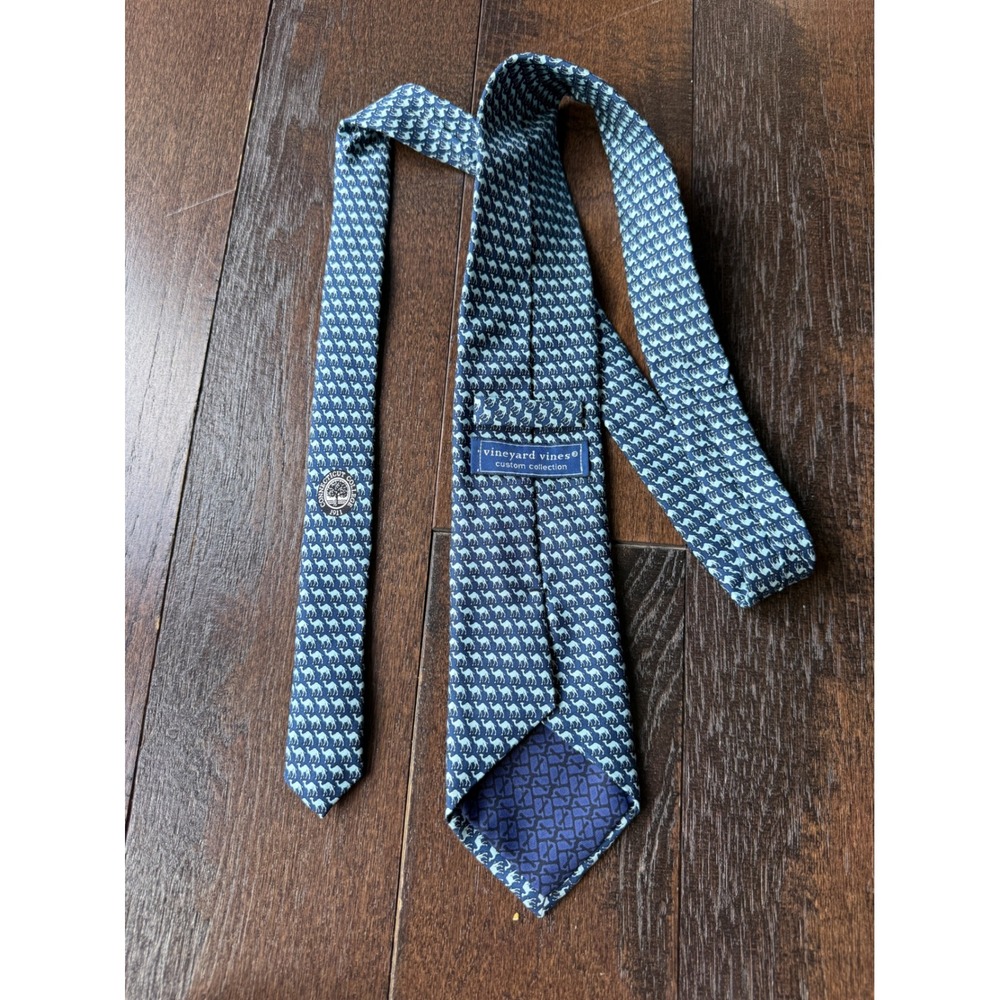 Vineyard Vines Silk Tie OS Navy Blue Camel Print Connecticut College aademia